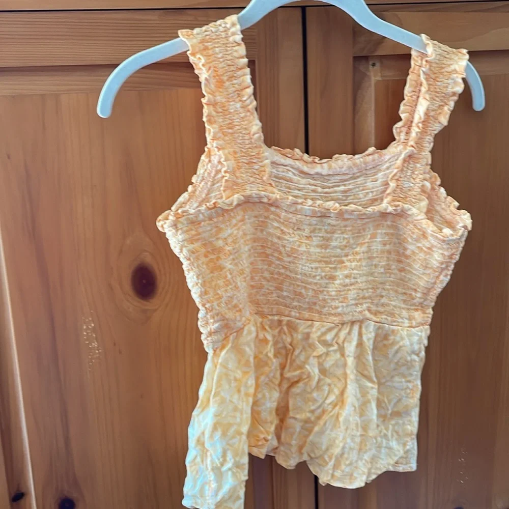 Old Navy Ruffled Crop Tank 🧡🤍 - Picture 7 of 12